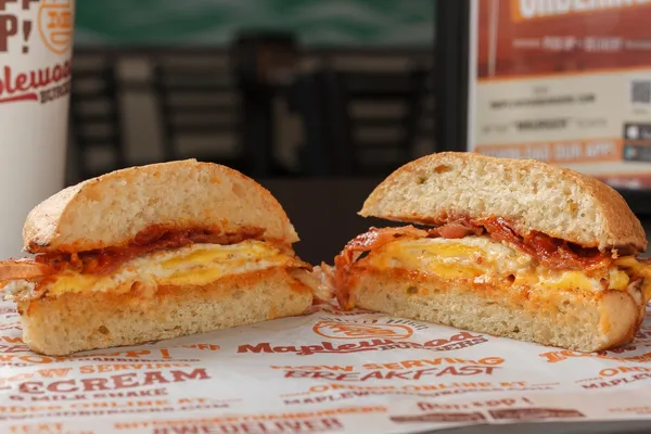 BACON, EGG & CHEESE SANDWICH